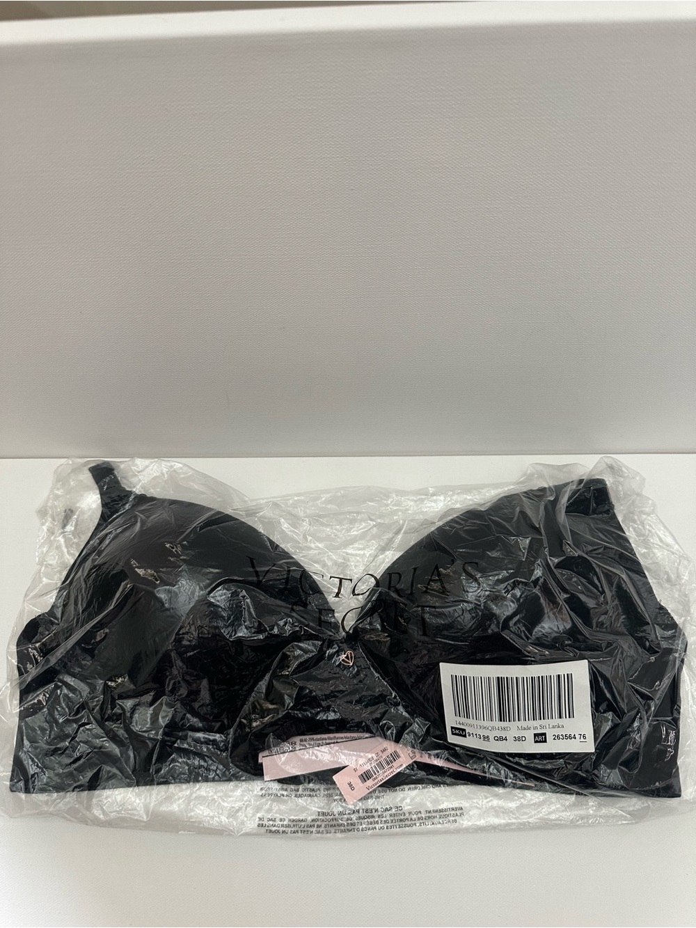 Victoria's Secret Black Core Wireless  T-Shirt Bra 38D. NWT